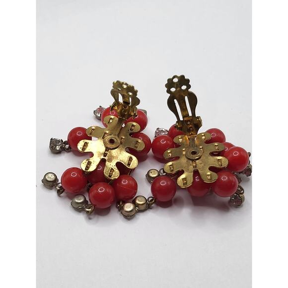 Vintage 1950s Red Bead & Rhinestone Cluster Clip-On Earrings Dangle Style - Picture 7 of 7